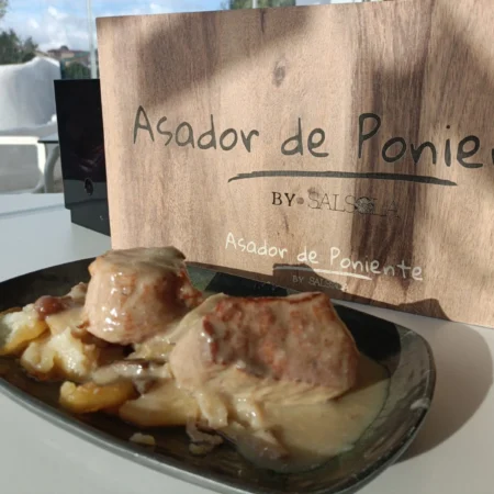 Solomillo en Crema de Pimienta sobre Lecho de Patata Tradicional